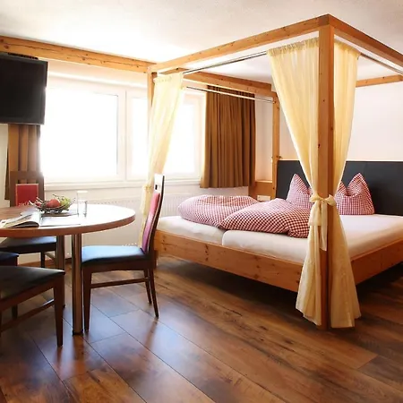 Aparthotel Amontanara 3*